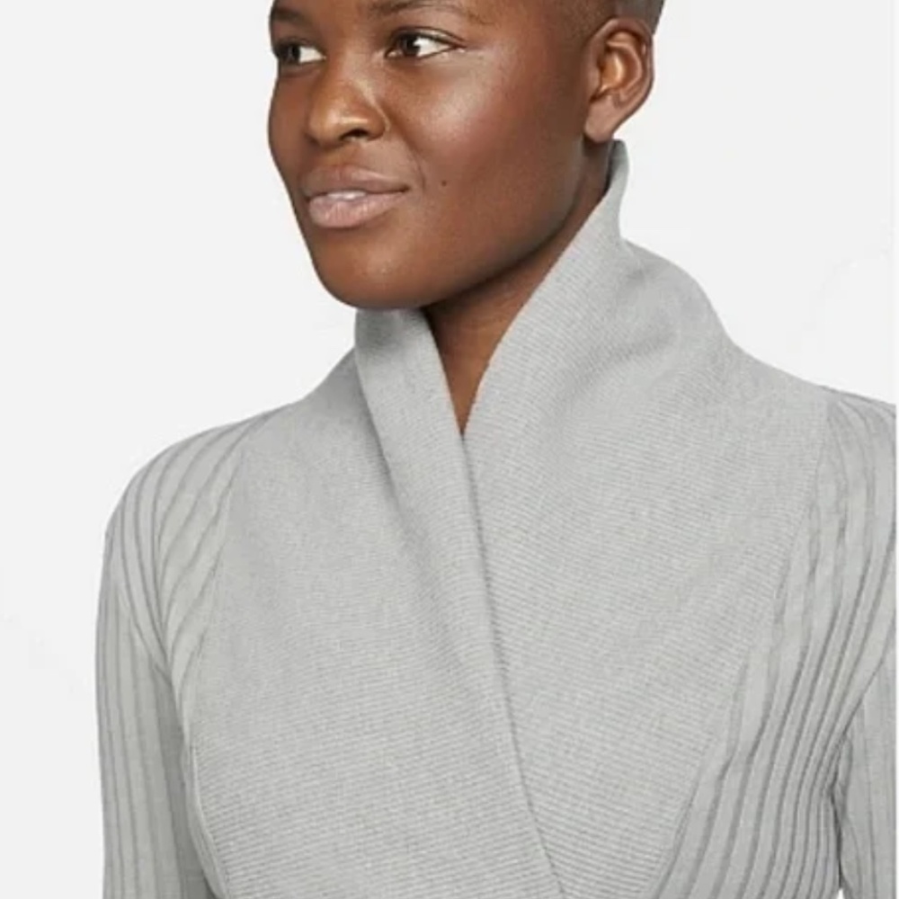 Nike Yoga Gray Ribbed Long Sleeve Shawl Collar Top SZ Medium - Picture 2 of 8
